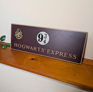 Hogwarts Express™ Platform 9¾ Wall Sign – NECA – 18” x 7”